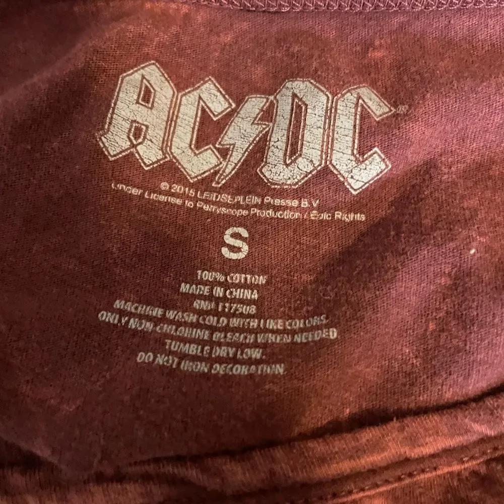 AC/DC Women’s Acid Wash Maroon Graphic Tee Size Small - Picture 2 of 3